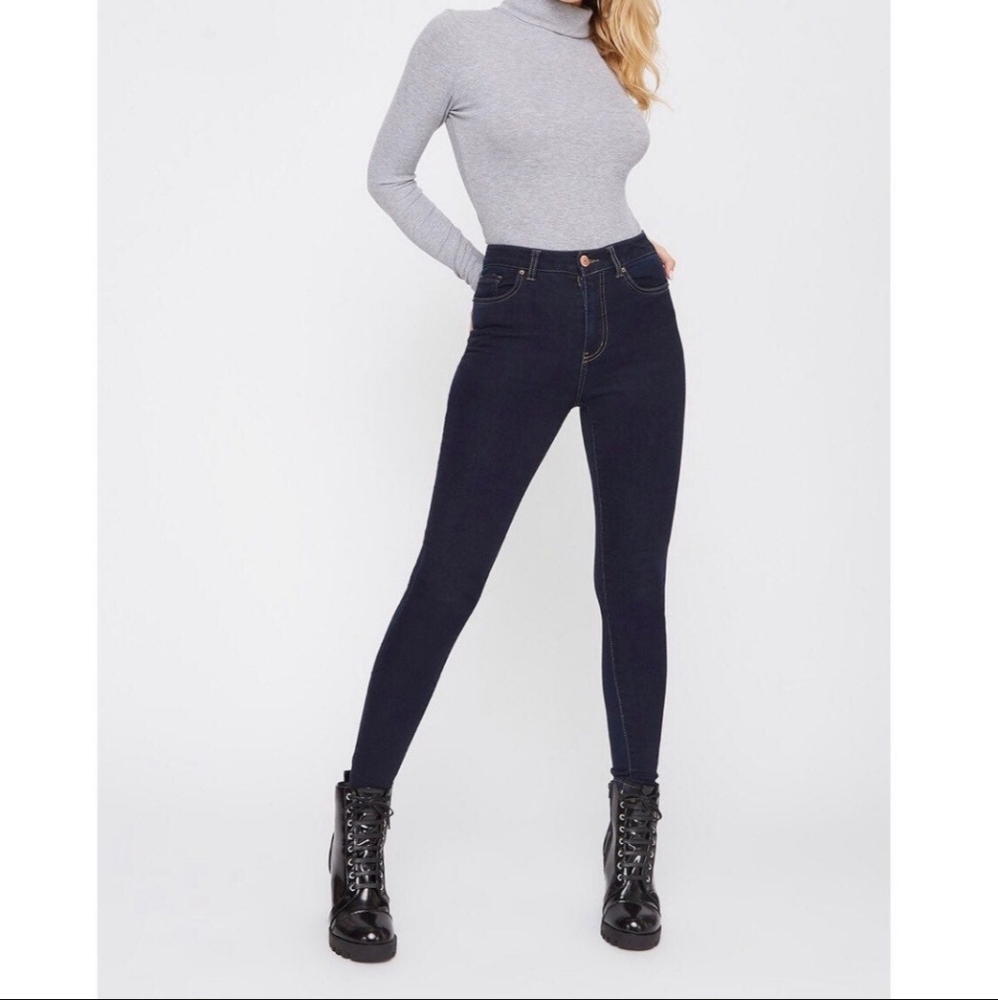 Charlotte Russe Extreme Skinny Mid Rise Jeans Sz 4R NWT - Picture 1 of 7